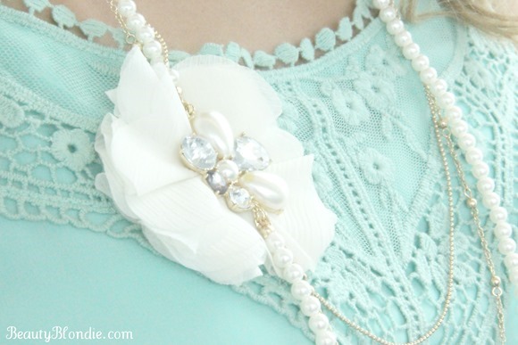 I love this necklace with this mint dress... so cute!