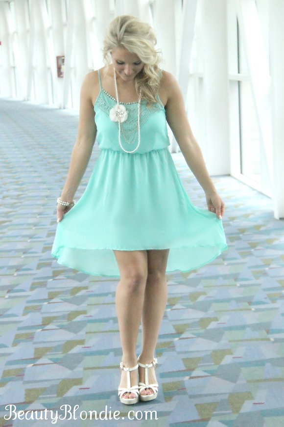 This is the most amazing dress ever!!! I love the mint color