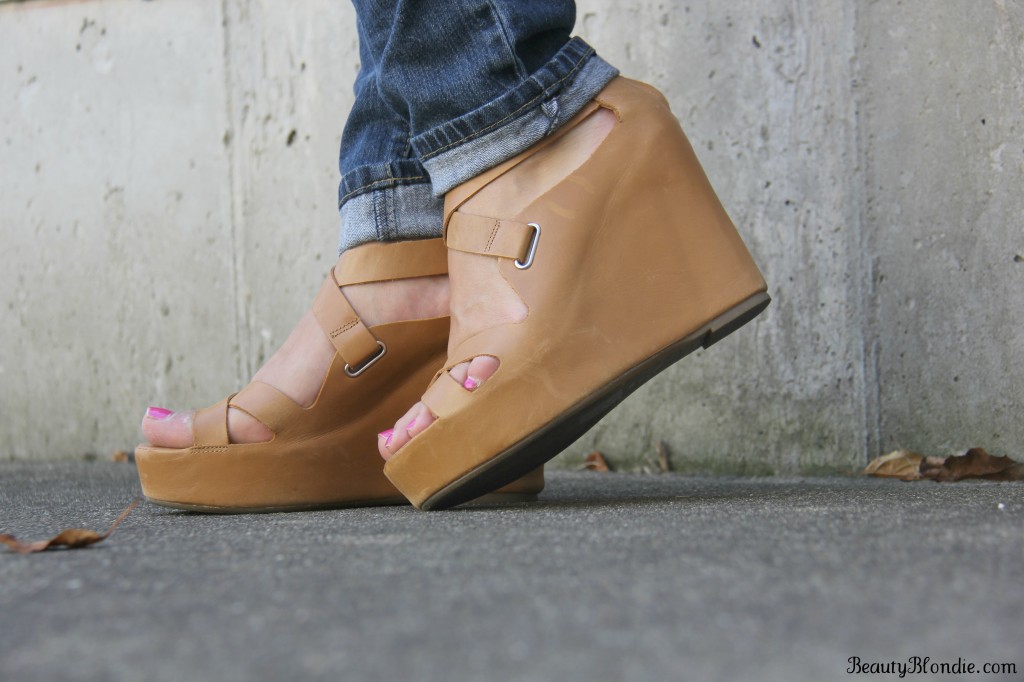 These tan wedges are so cute!