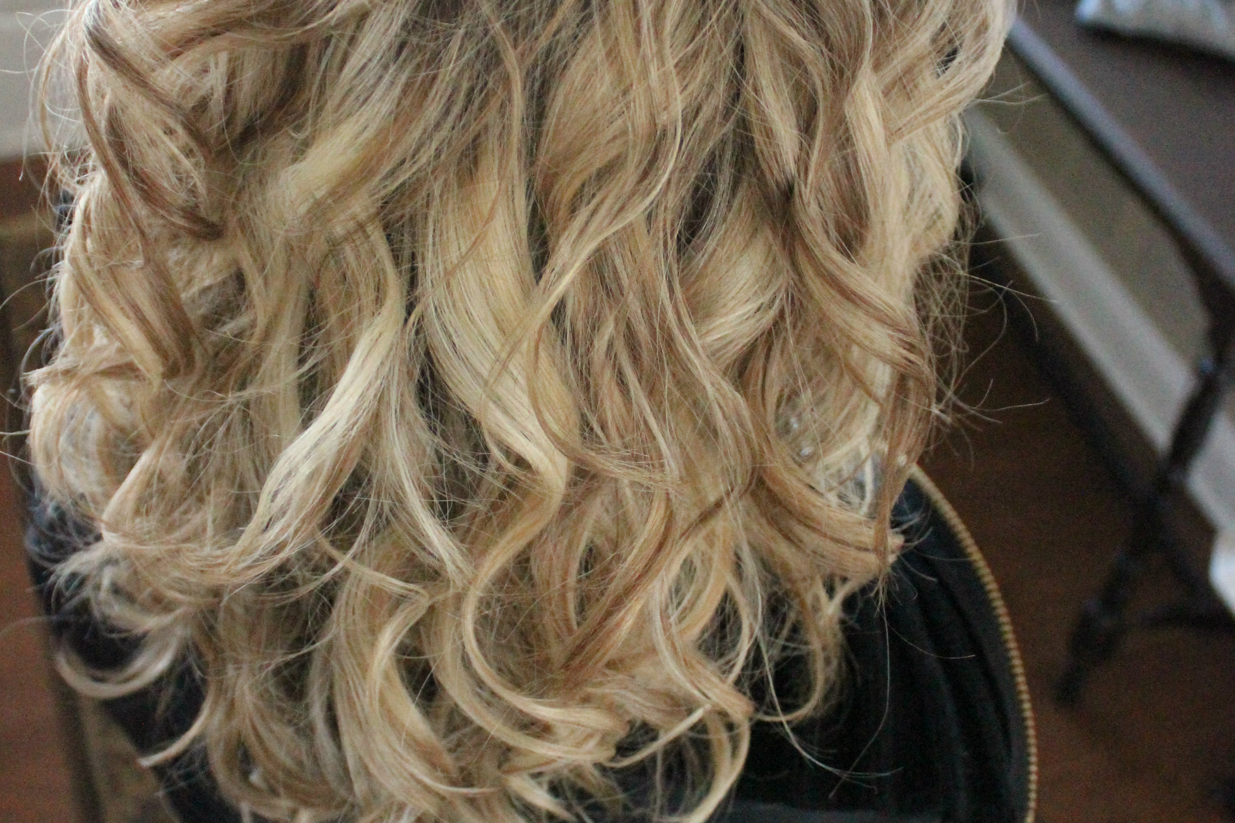 How To Create Loose Hollywood Curls